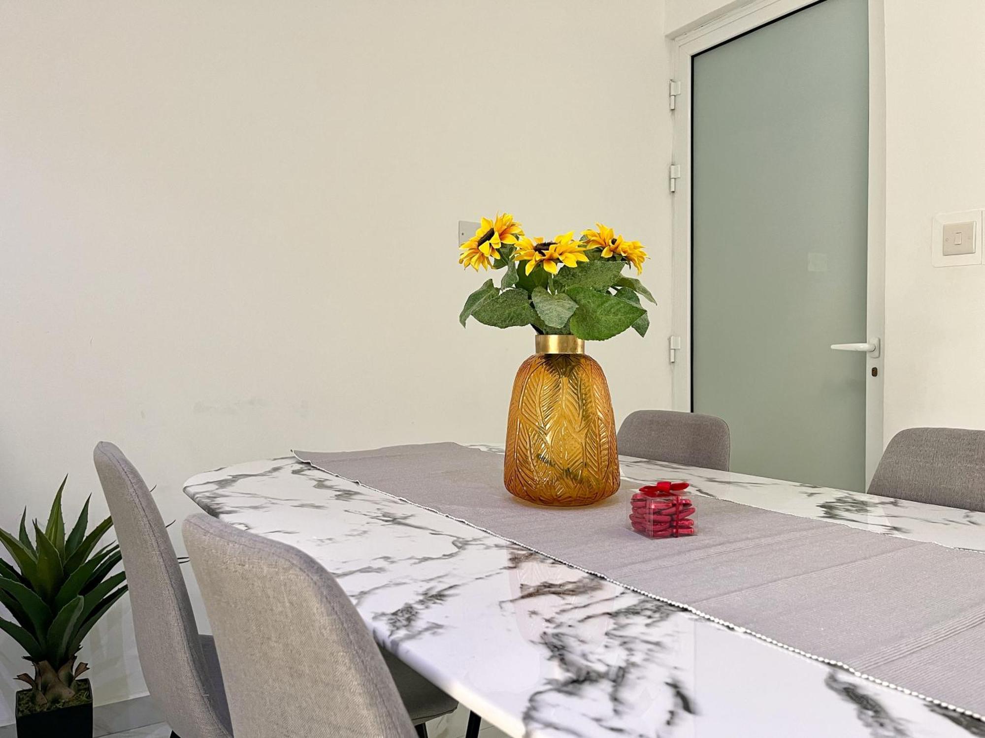 Marina Apartments Msida Esterno foto